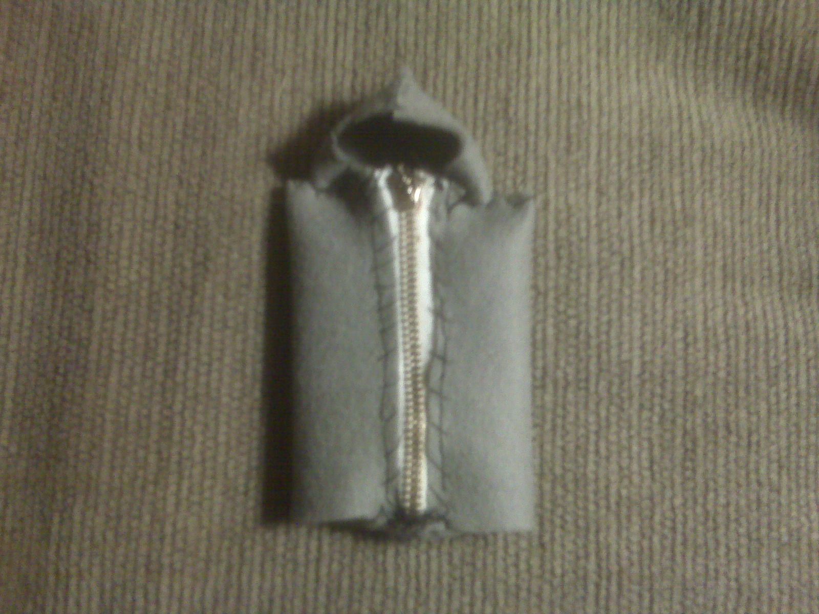 MAKE YOUR OWN IPOD HOODIES!!!  :P