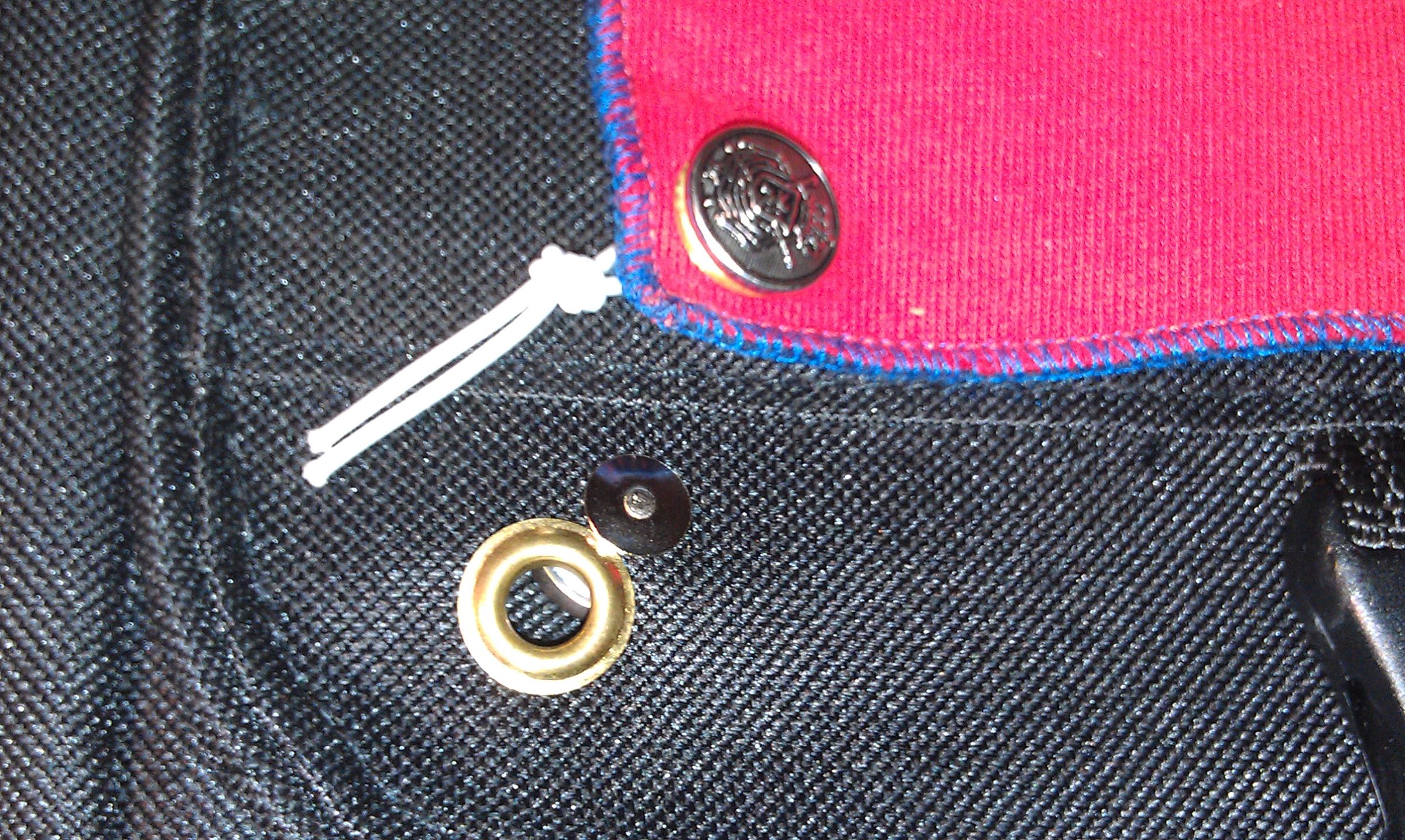 How to Attache Evozip Skins to Messenger Bags