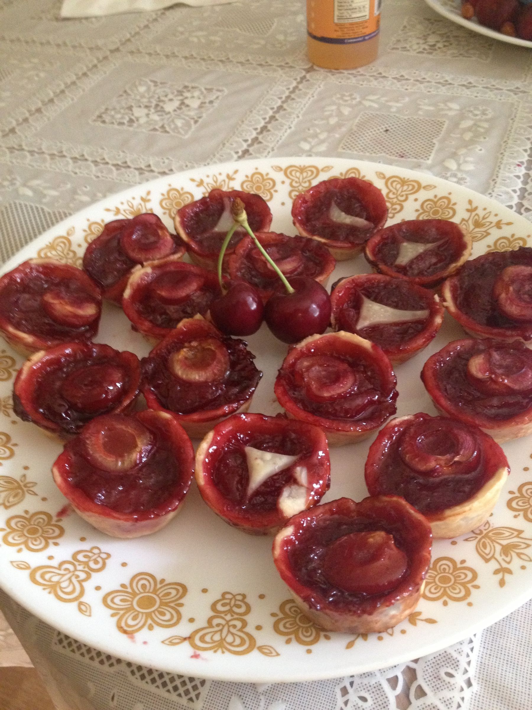 Cherry-Plum Tarts For a Wannabe Fancy Pants