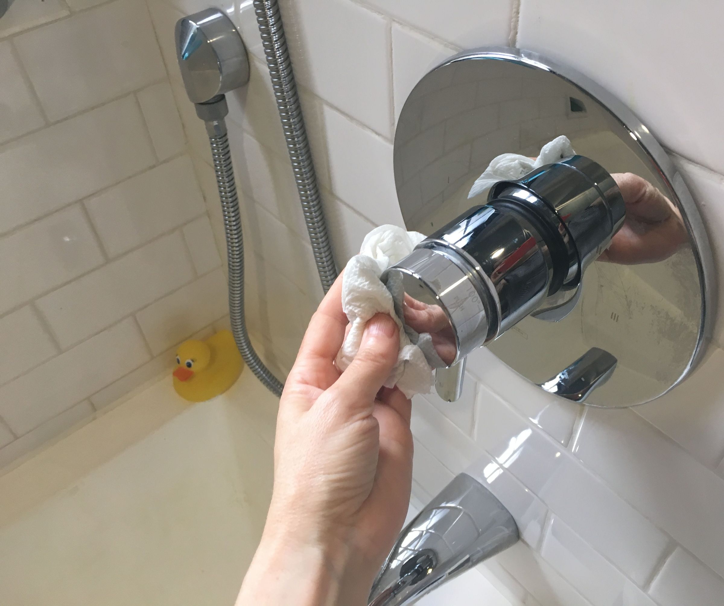 How to Clean a Bathroom (with 6 DIY Cleaning Product Recipes!)