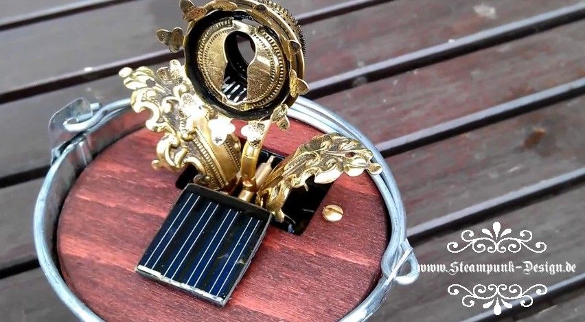 Waving Key Flower a Steampunk version