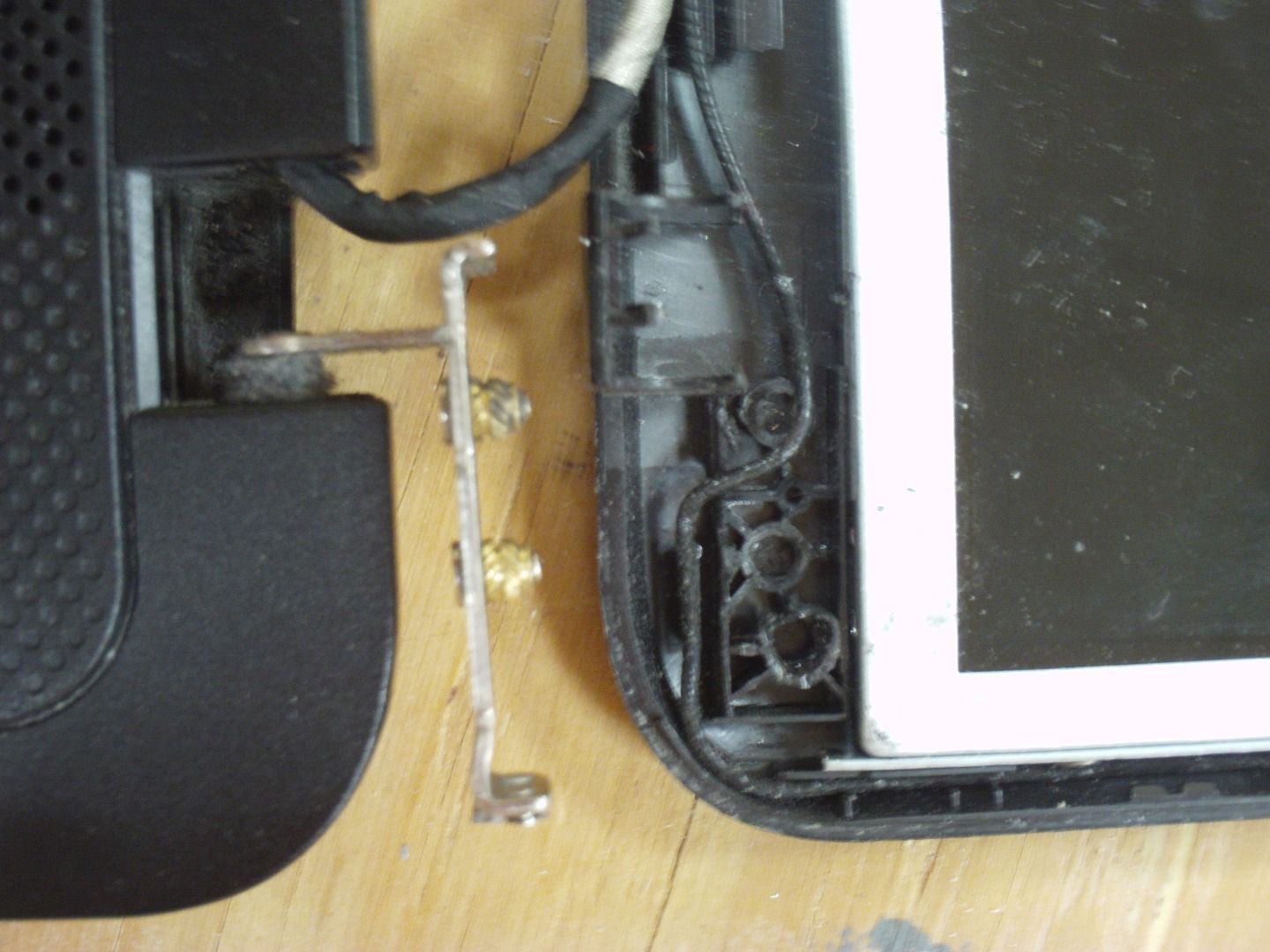Repair a Broken Toshiba Laptop Hinge : 8 Steps (with Pictures) -  Instructables