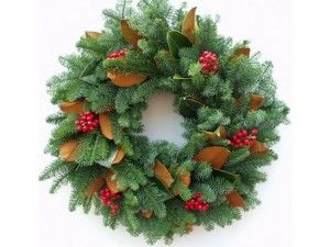 Christmas Door Wreaths Add a Lively Charm to Your Holiday Decorations