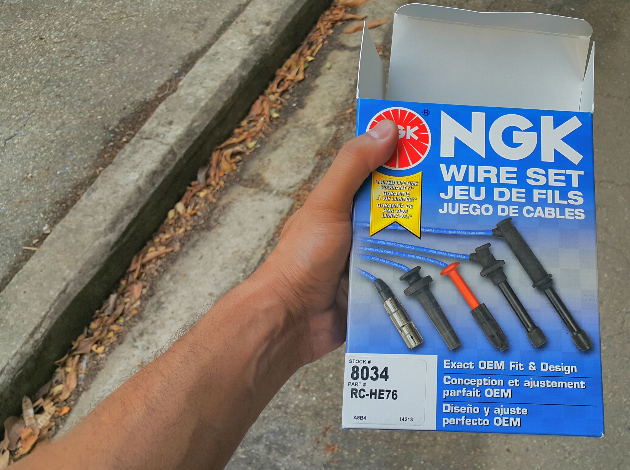 Replacing Spark Plug Wires (Honda Civic 1999 D16Y7)! 4 Steps