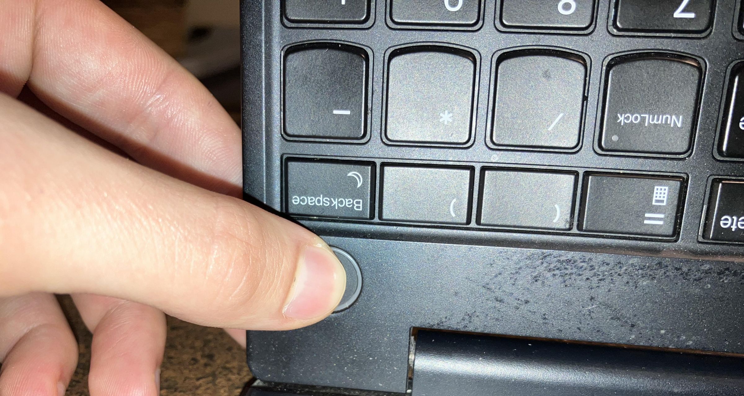 How to Drain Static Electricity From Your Lenovo ThinkPad 10 Steps