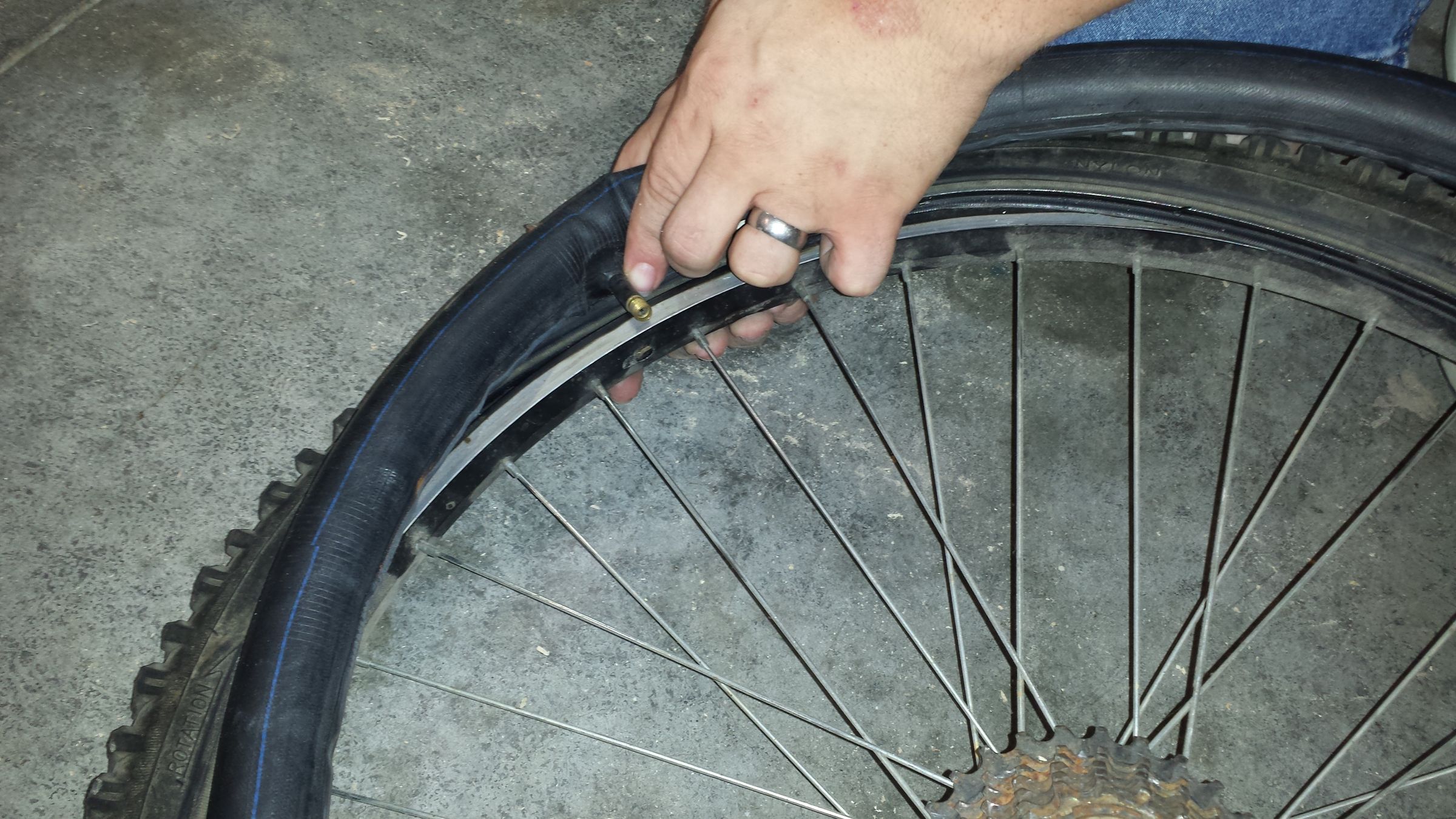 Change a Mountain Bike Tube Without Tools 6 Steps (with Pictures
