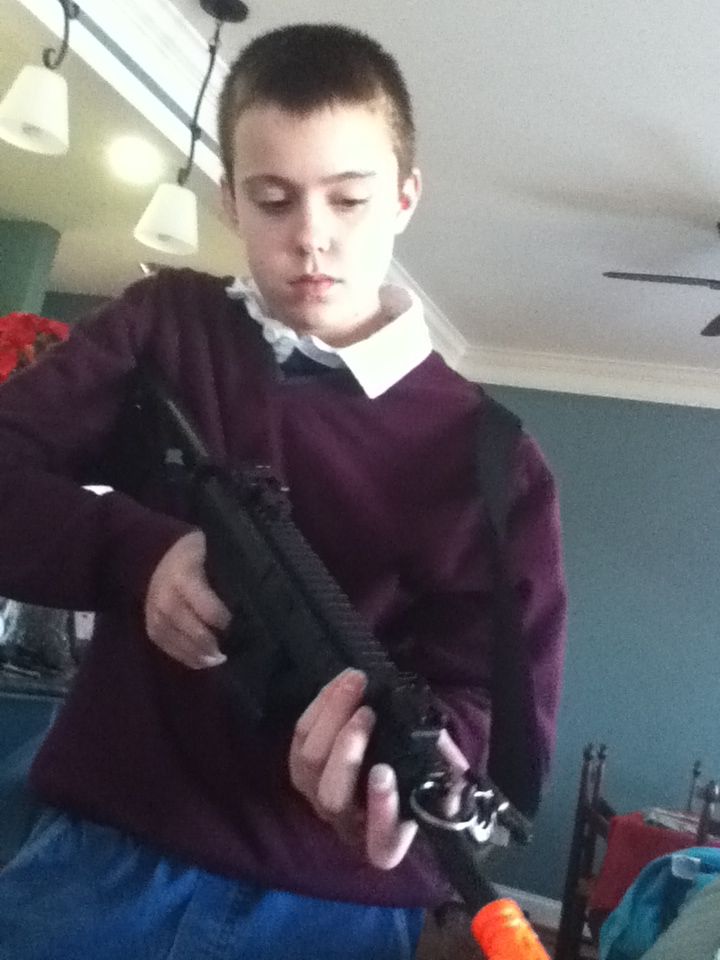 How to Mount a Sling Onto a Crosman Stinger R39 Airsoft Rifle