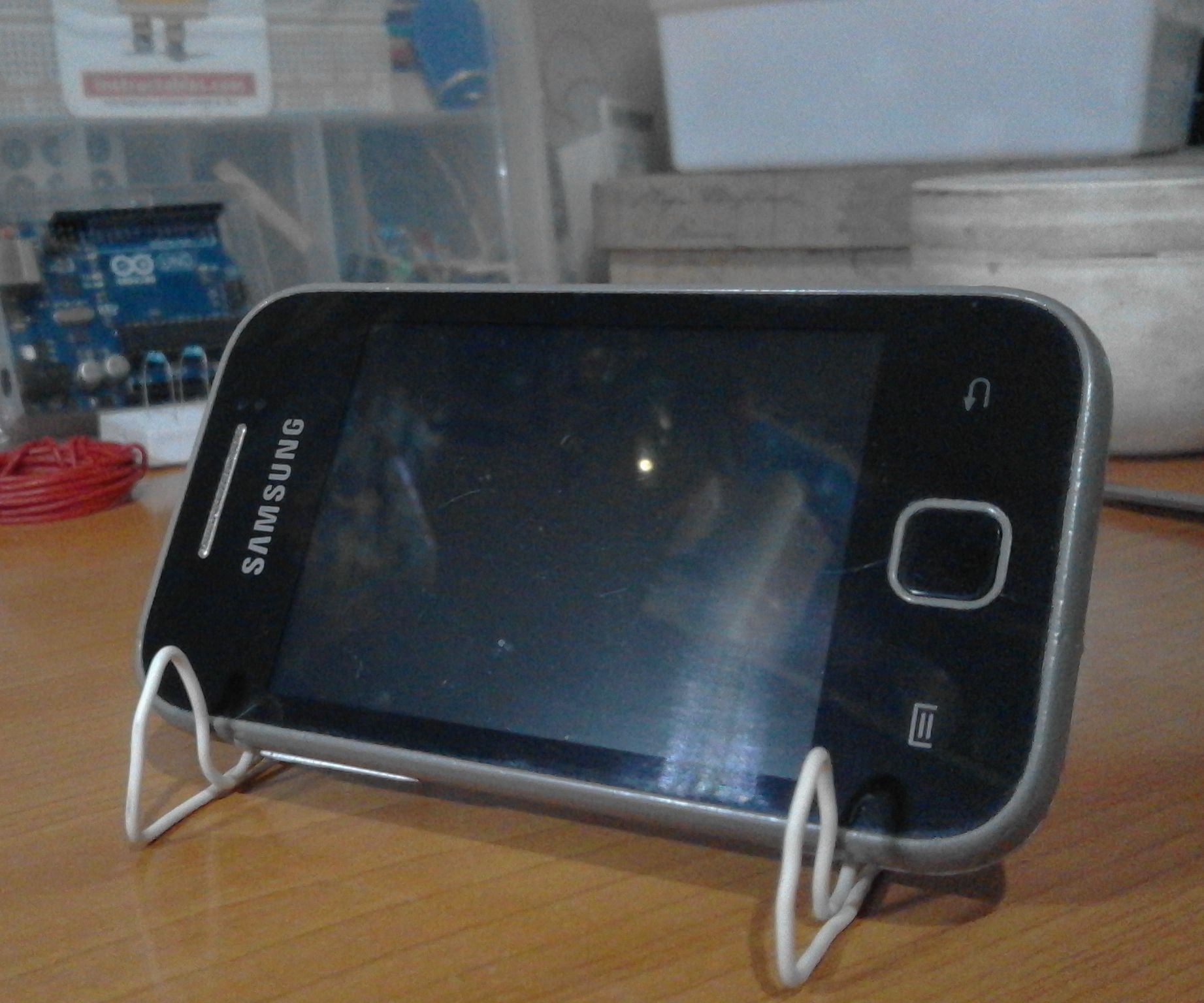 Phone Stand Using Insulated Solid Copper Wire