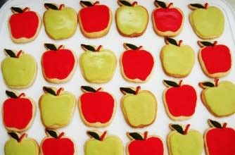 Apple Shaped Cookies
