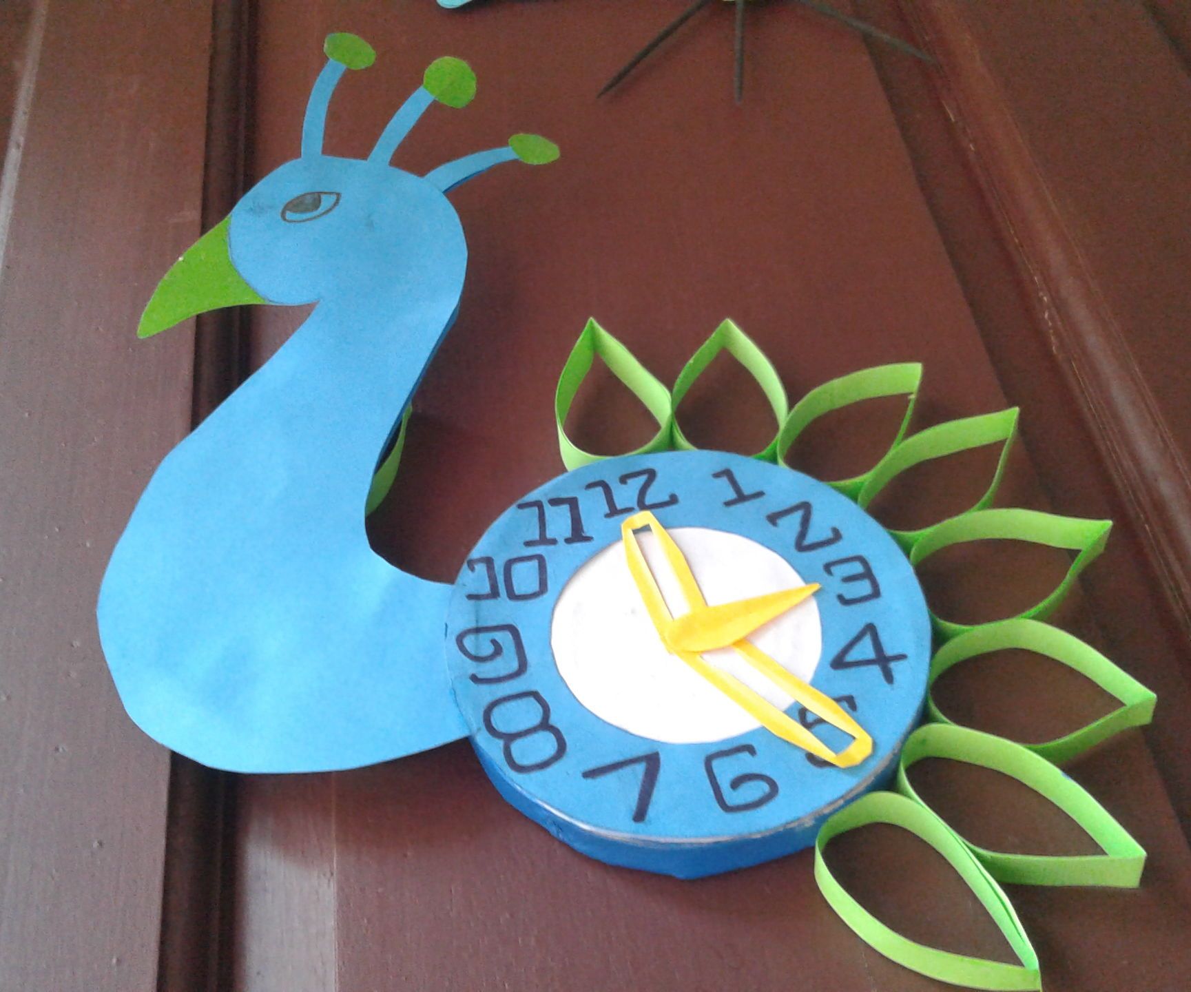 DIY PEACOCK PAPER CLOCK
