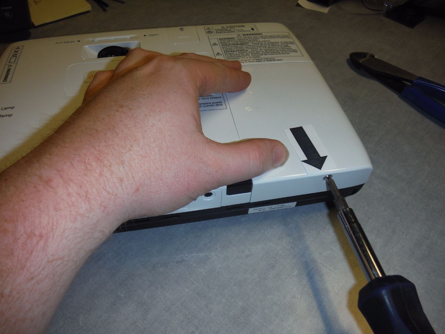 Epson 1770W LCD Projector Overheating? Repair It! 8 Steps (with