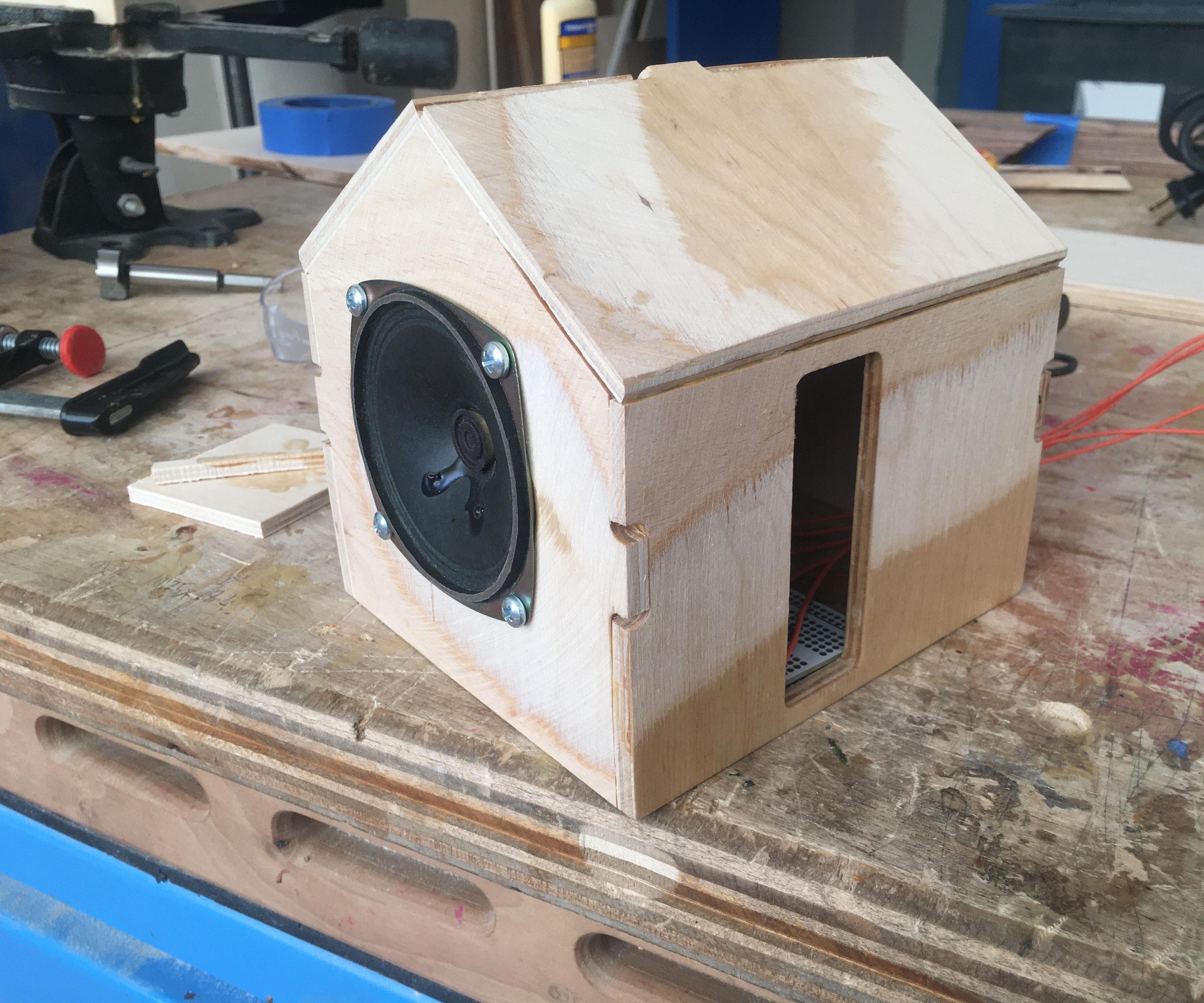 Simple 3 Button Synthesizer With Arduino Uno and Custom Enclosure