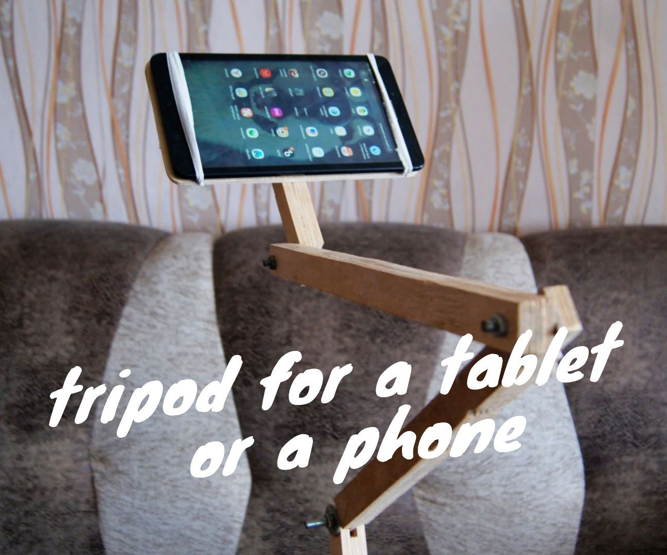 DIY Tripod for a Tablet or a Phone