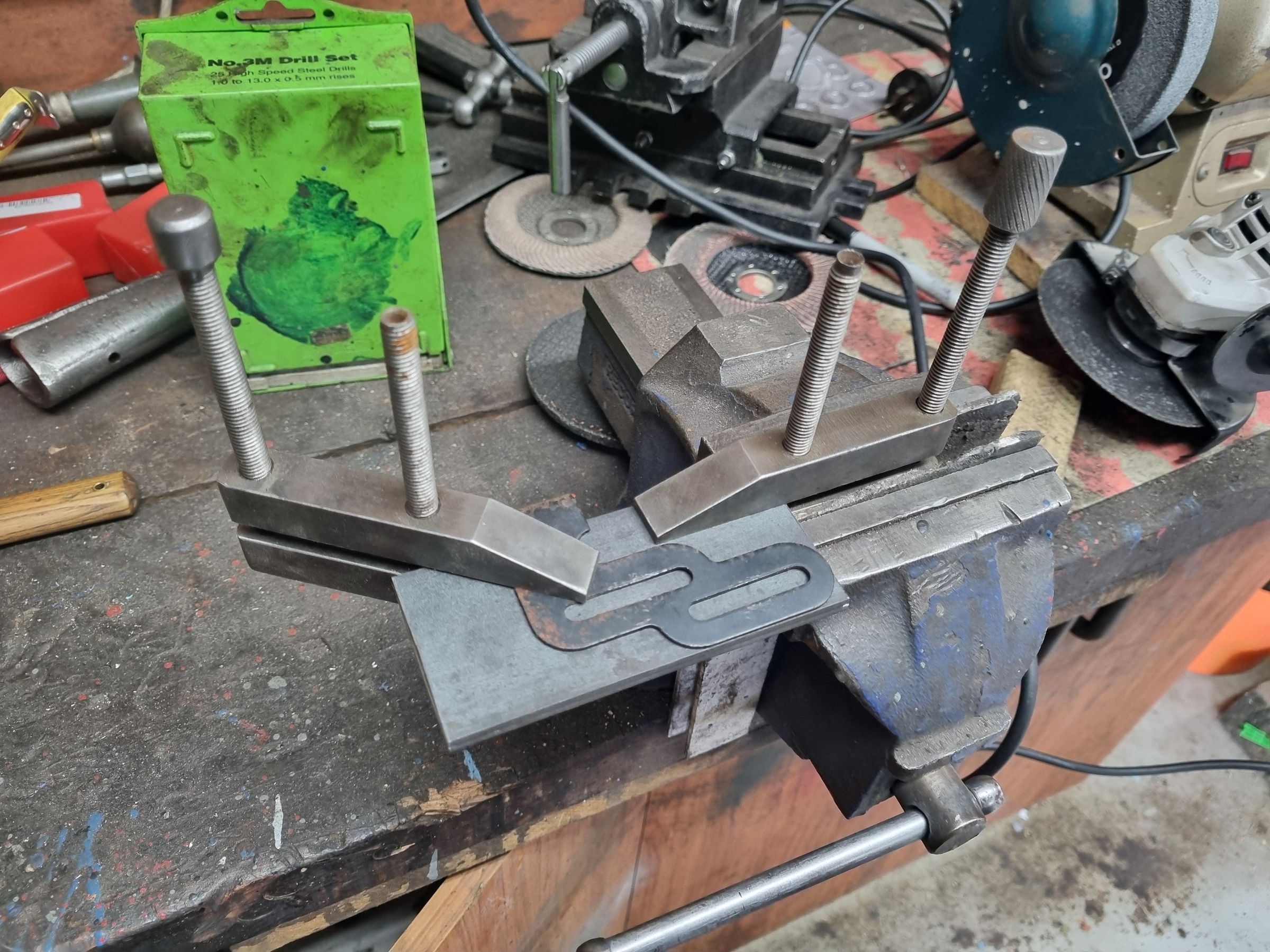 Scrap Metal Grinder Tool Rest : 7 Steps (with Pictures) - Instructables