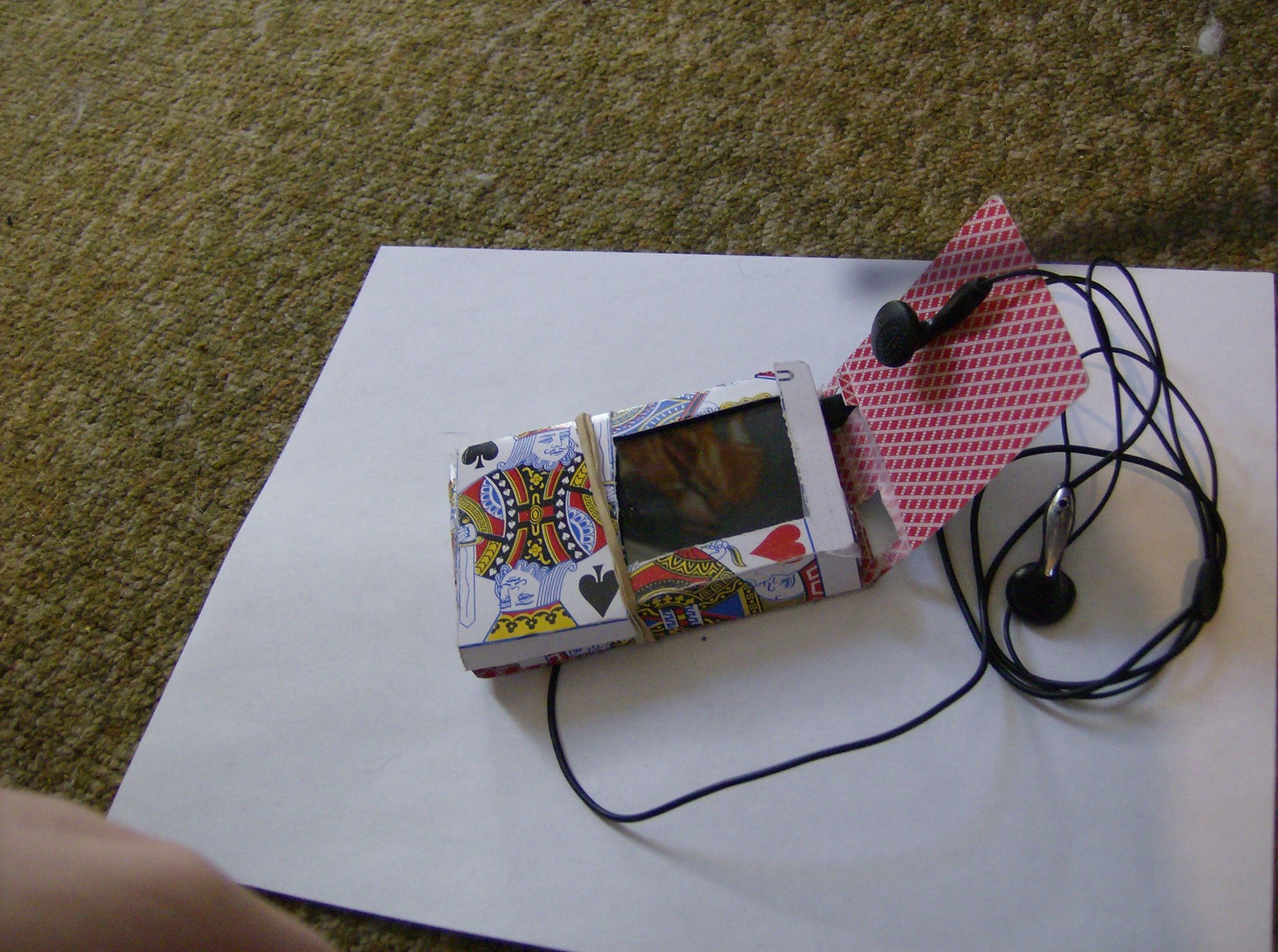 Design and Build an MP3 Player Case With Playing Cards 9 Steps