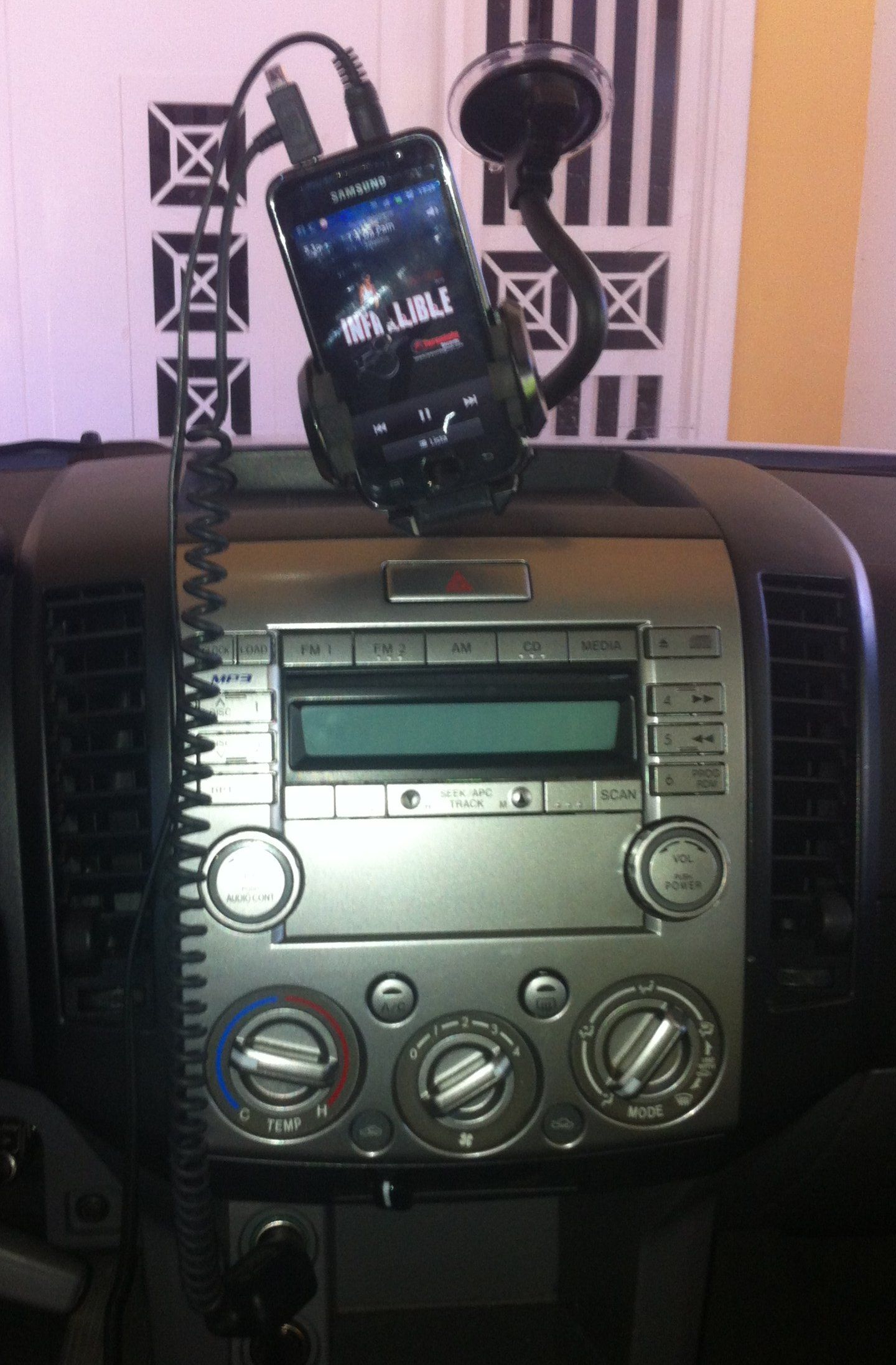 MP3 or Phone to Car Amp Without Head Unit / Como Conectar Mp3/telefono Directo a Un Amplificador