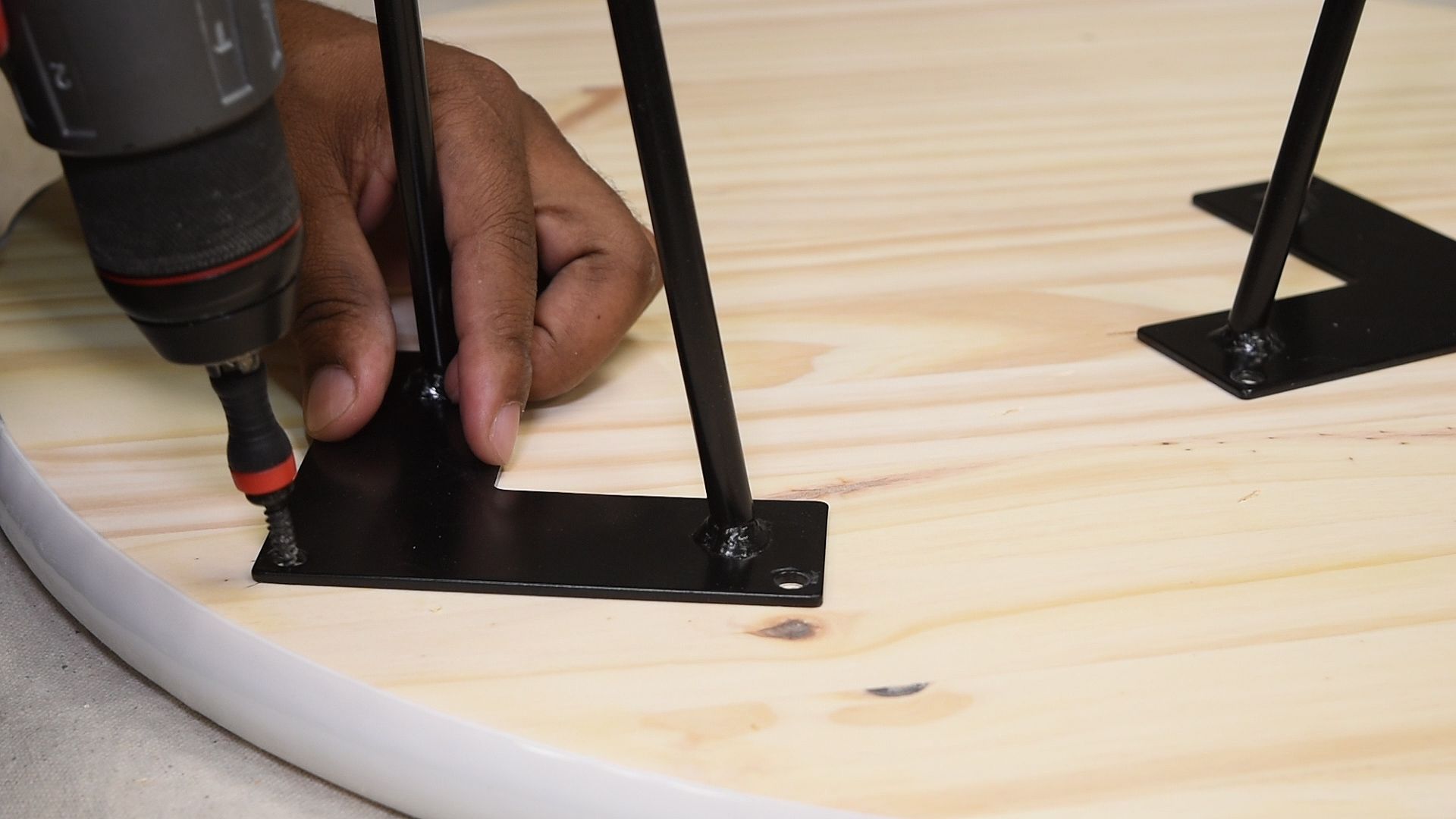 How to Make an Epoxy Resin Tabletop : 8 Steps (with Pictures ...
