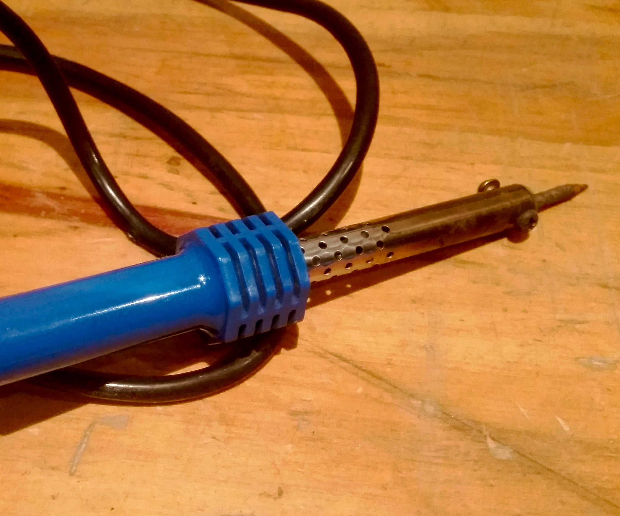 Converting Your Old Soldering Iron Into a Pyrography Tool (Wood Burning