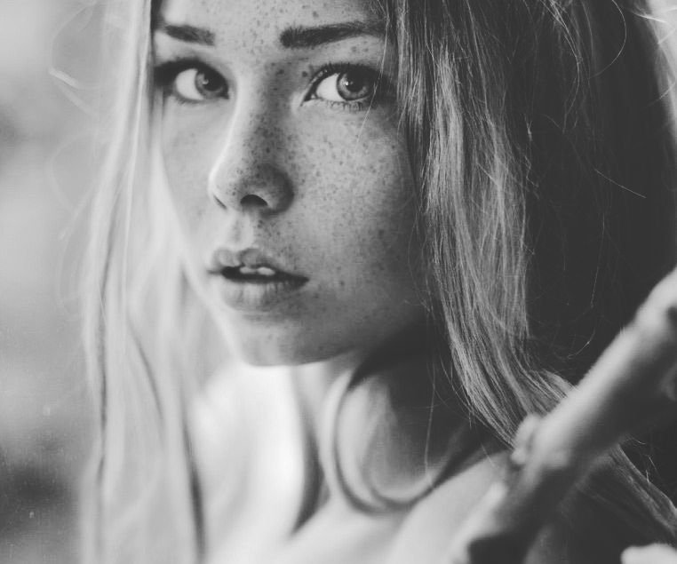 How to Make a Instagram Moon Filter Effect - Adobe Photoshop CC 2015 Tutorial - GraphixTV 