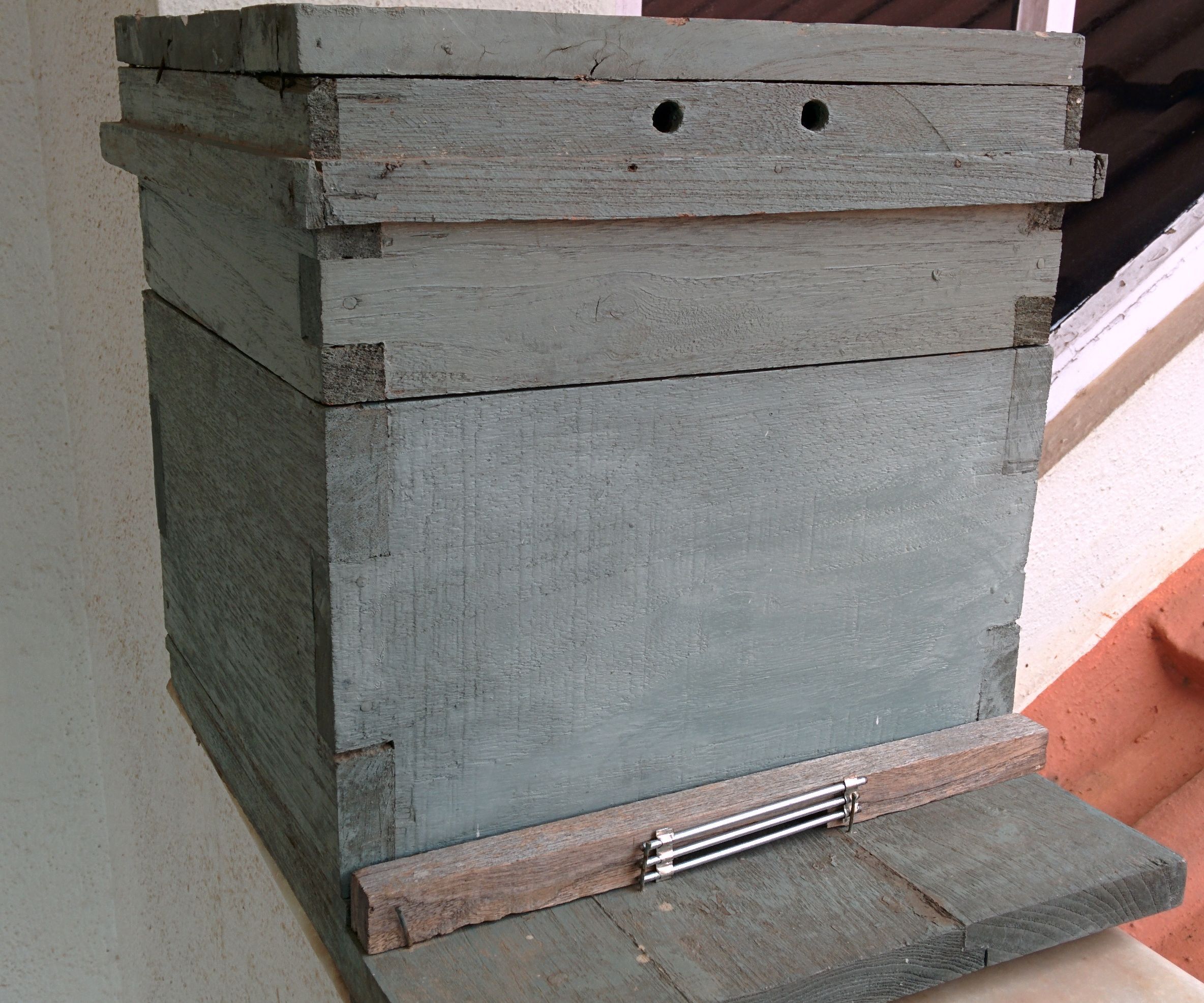 Build a Beekeeper’s Hive (Artificial Hive) 