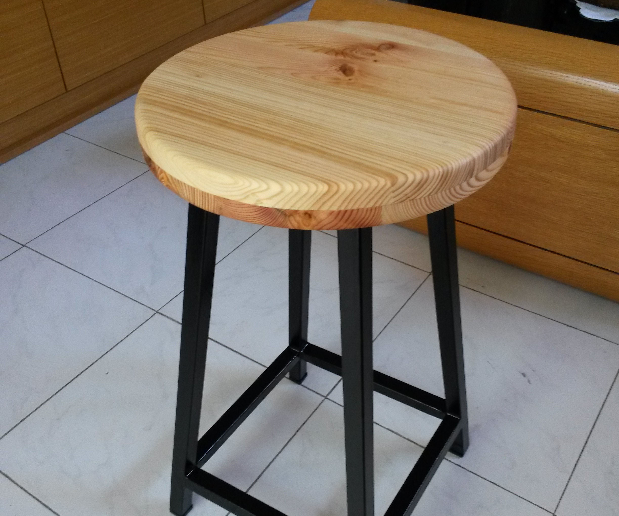 Simple Metal Scrap Stool