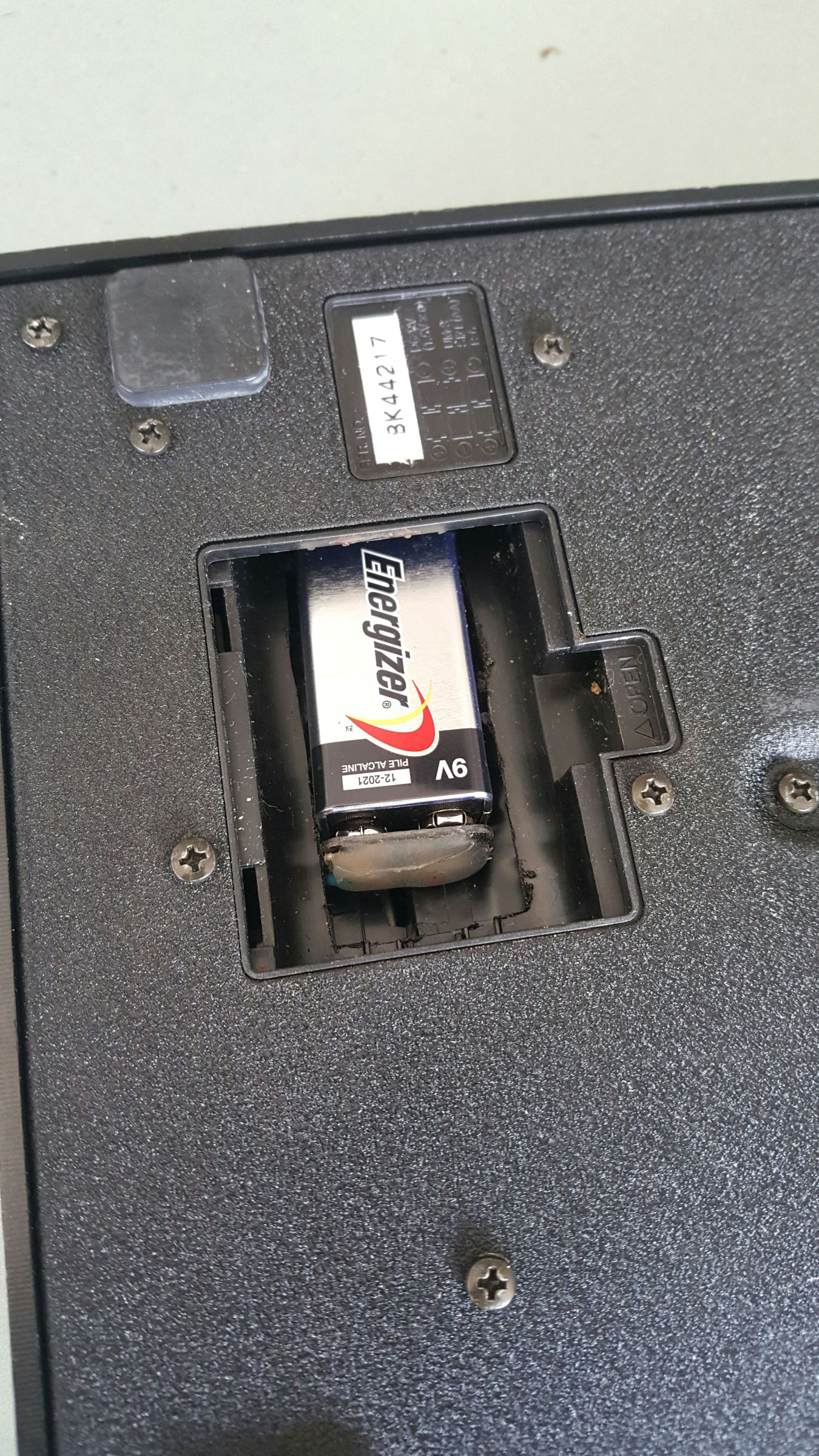 Cheap 6 X AA to 1 X 9v Battery Conversion (on Boss ME-30)