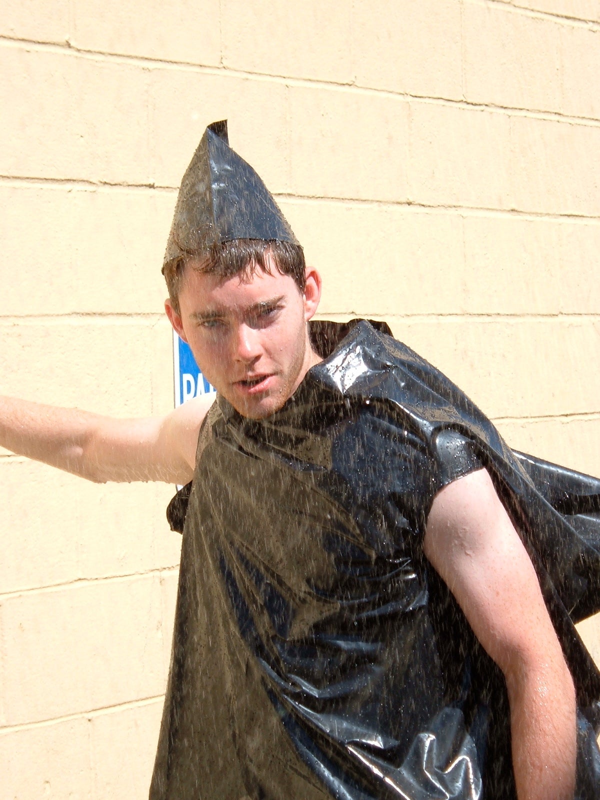 GarbageBagRainCoat 4 Steps (with Pictures) Instructables