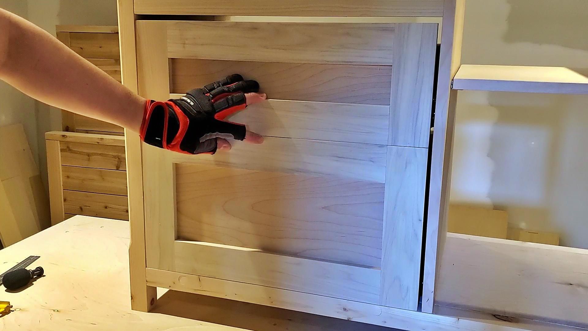 Beginners Guide to Drawers. Measure, Cut, Assemble, Mount, Finish. No
