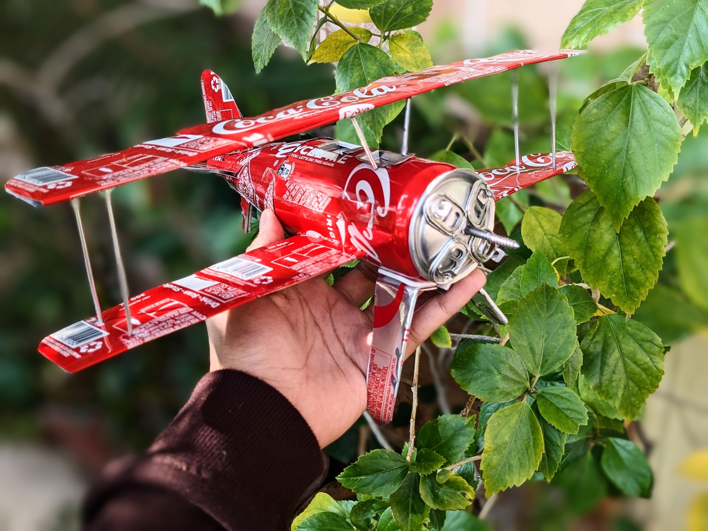 Recycled Soda Can Airplane Project for STEM Education : 8 Steps 