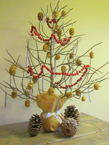 DIY Mini Xmas Tree From Palm Stalk