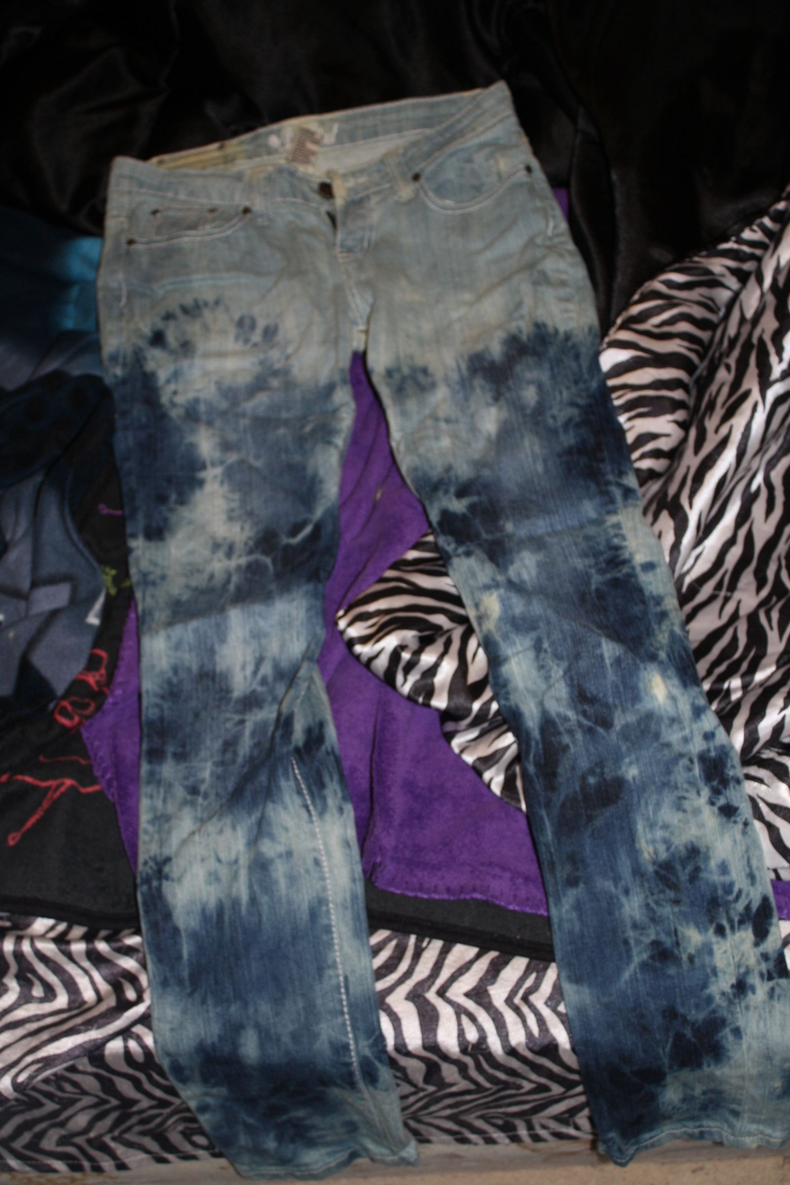 New Fashionable Jeans W/ Bleach