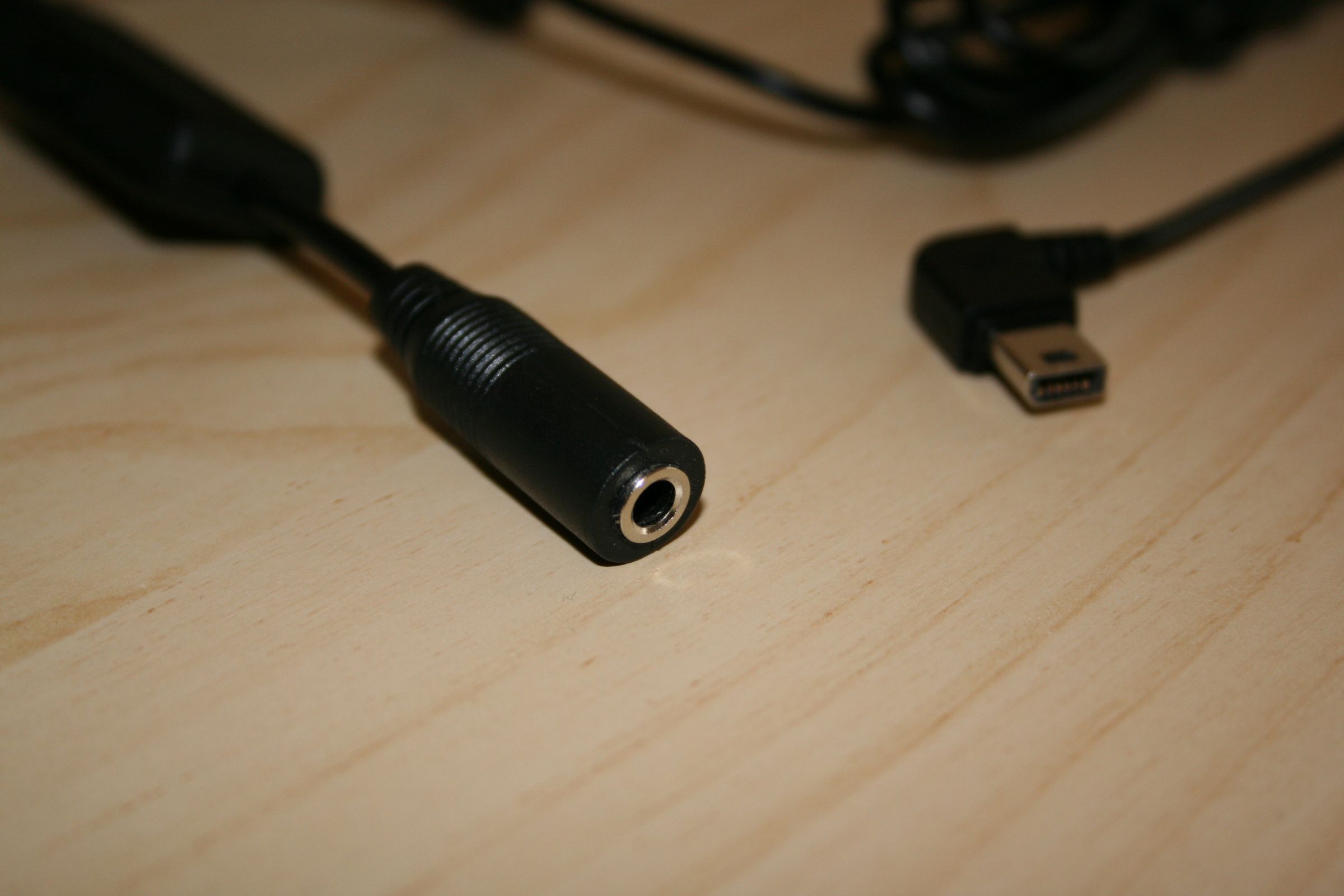 How to Plug Your Own Headphones Into a Cellphone 7 Steps Instructables