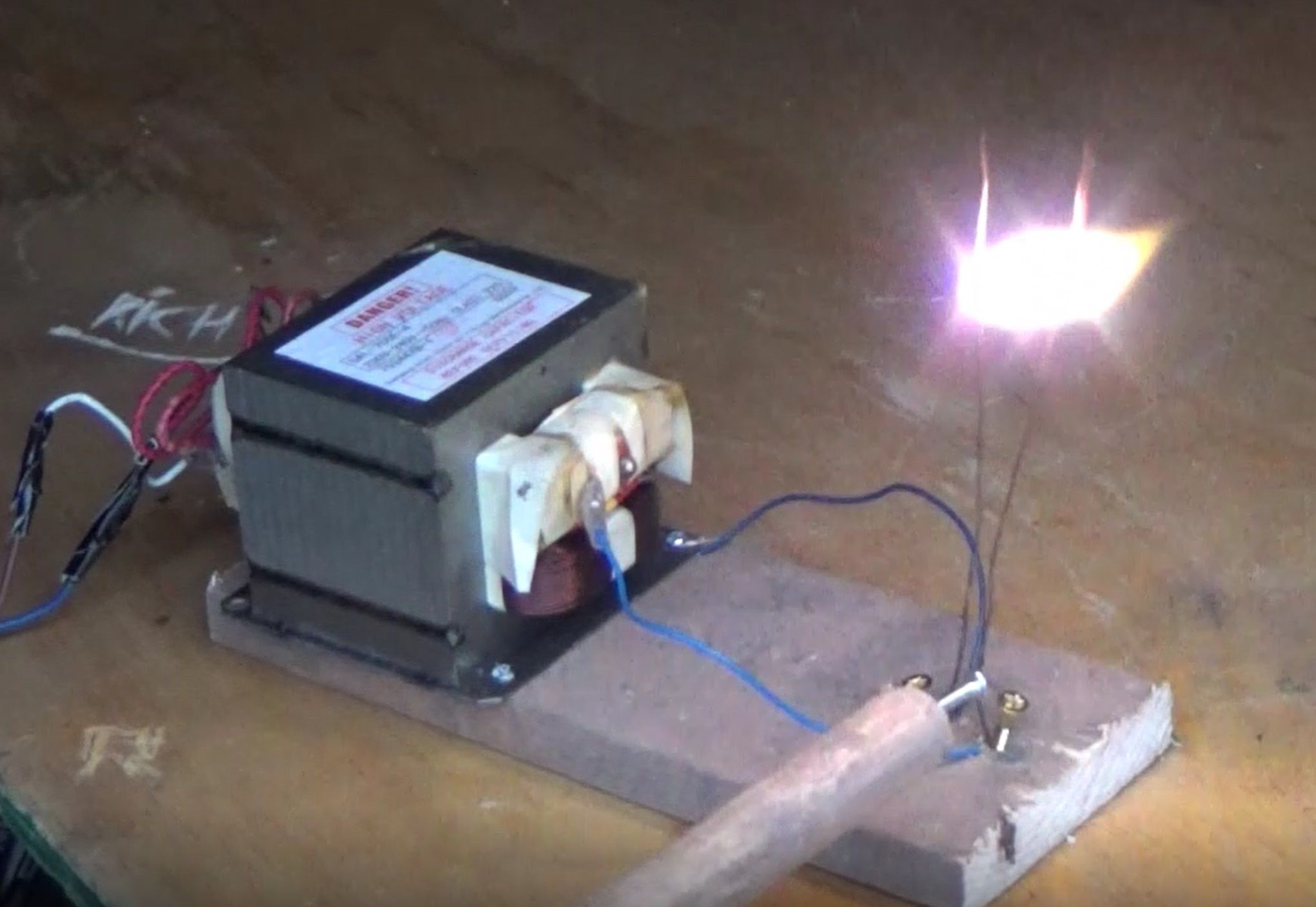 Halloween Lightning 5KV Electric Jacob's Ladder 萬聖節電光 5千伏電氣的雅各天梯 6 Steps (with Pictures