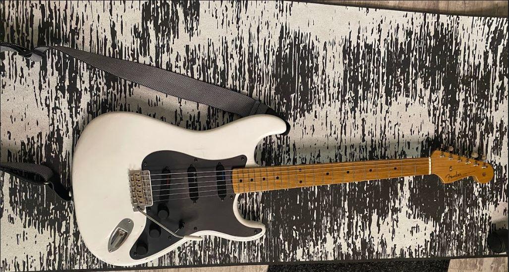 Changing Strings on an Electric Guitar 9 Steps (with Pictures