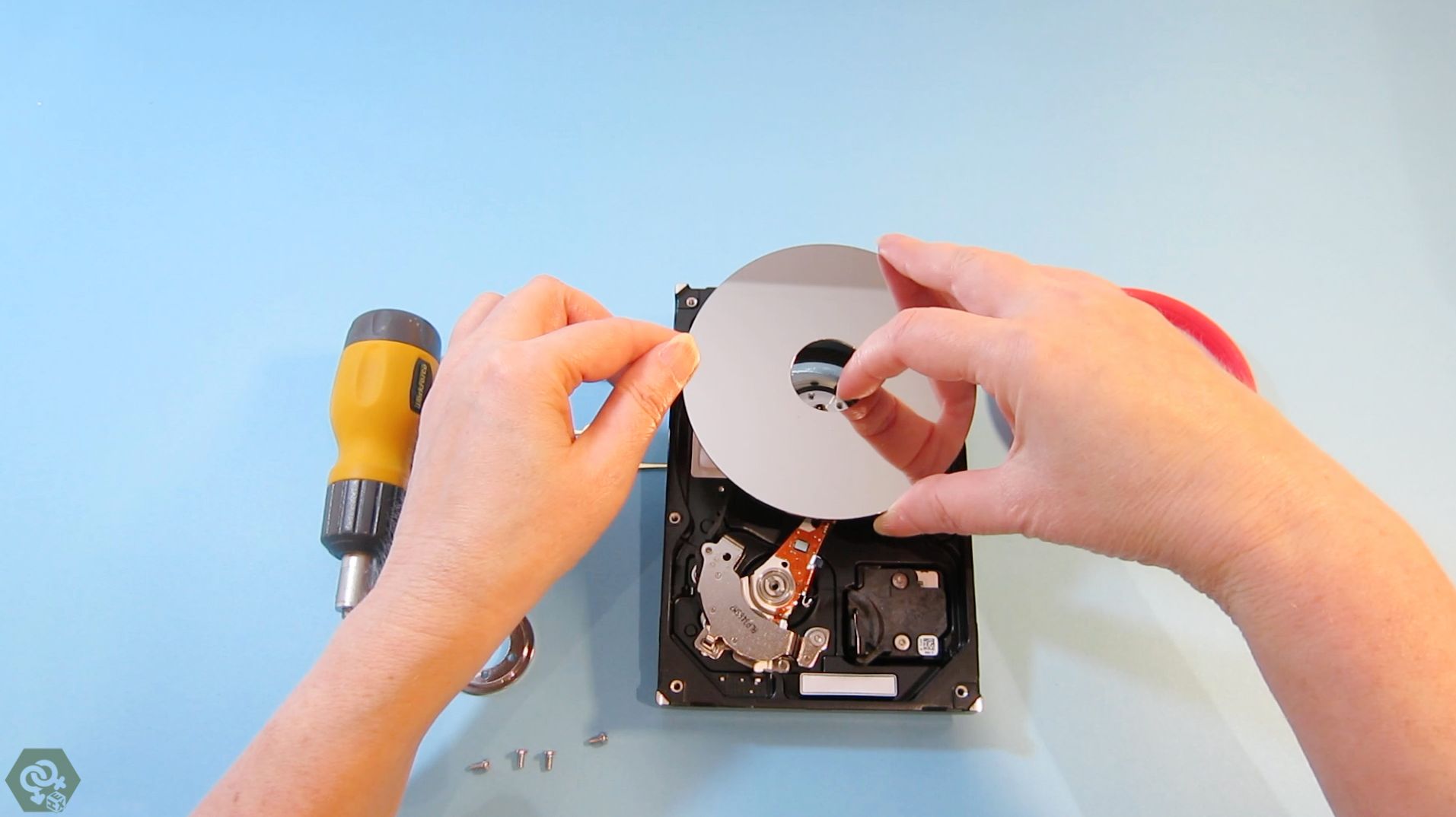 Upcycle a Hard Drive Into a Clock 19 Steps (with Pictures