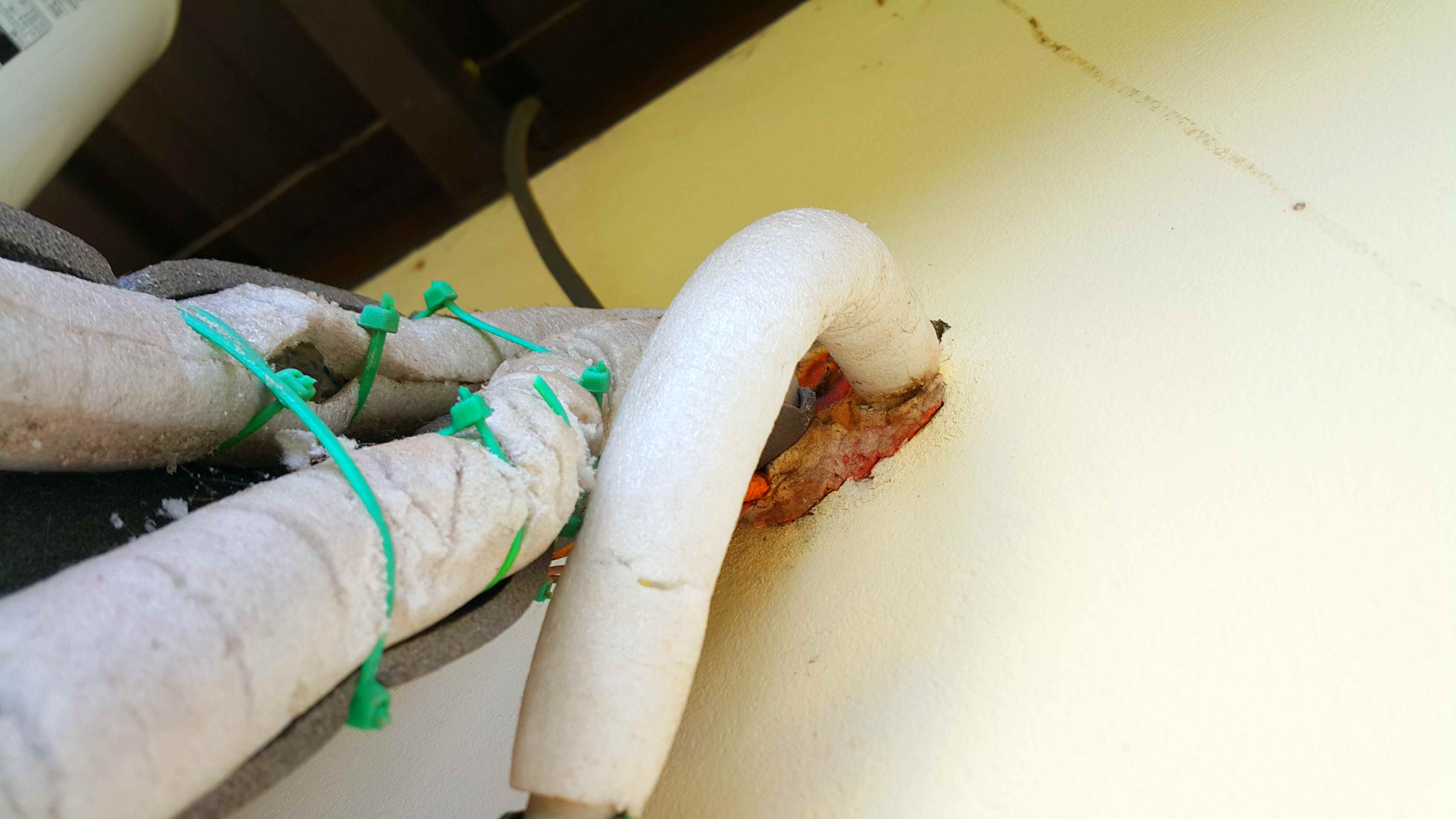 Air Conditioner Condensate to Water Plants. 3 Steps Instructables