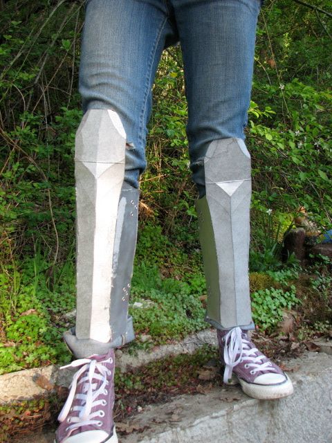 How to make Greaves (Leg Armor) out of Cardboard