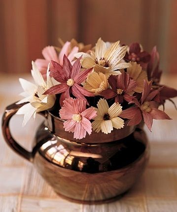 How to Make Flowers From Corn Husk