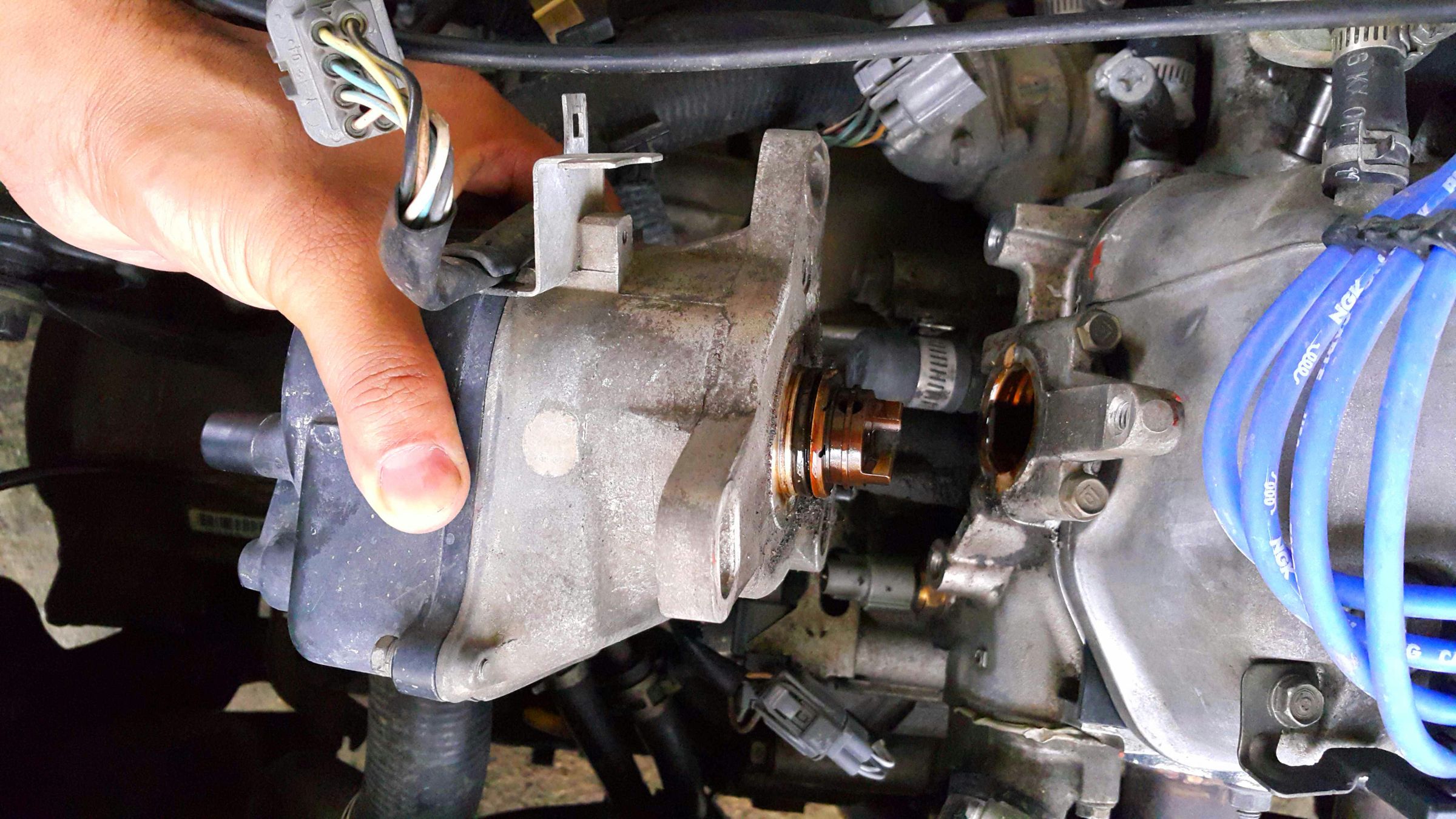 Replacing the Distributor Without Using a Timing Light (Honda Civic 1999 D15B) 4 Steps