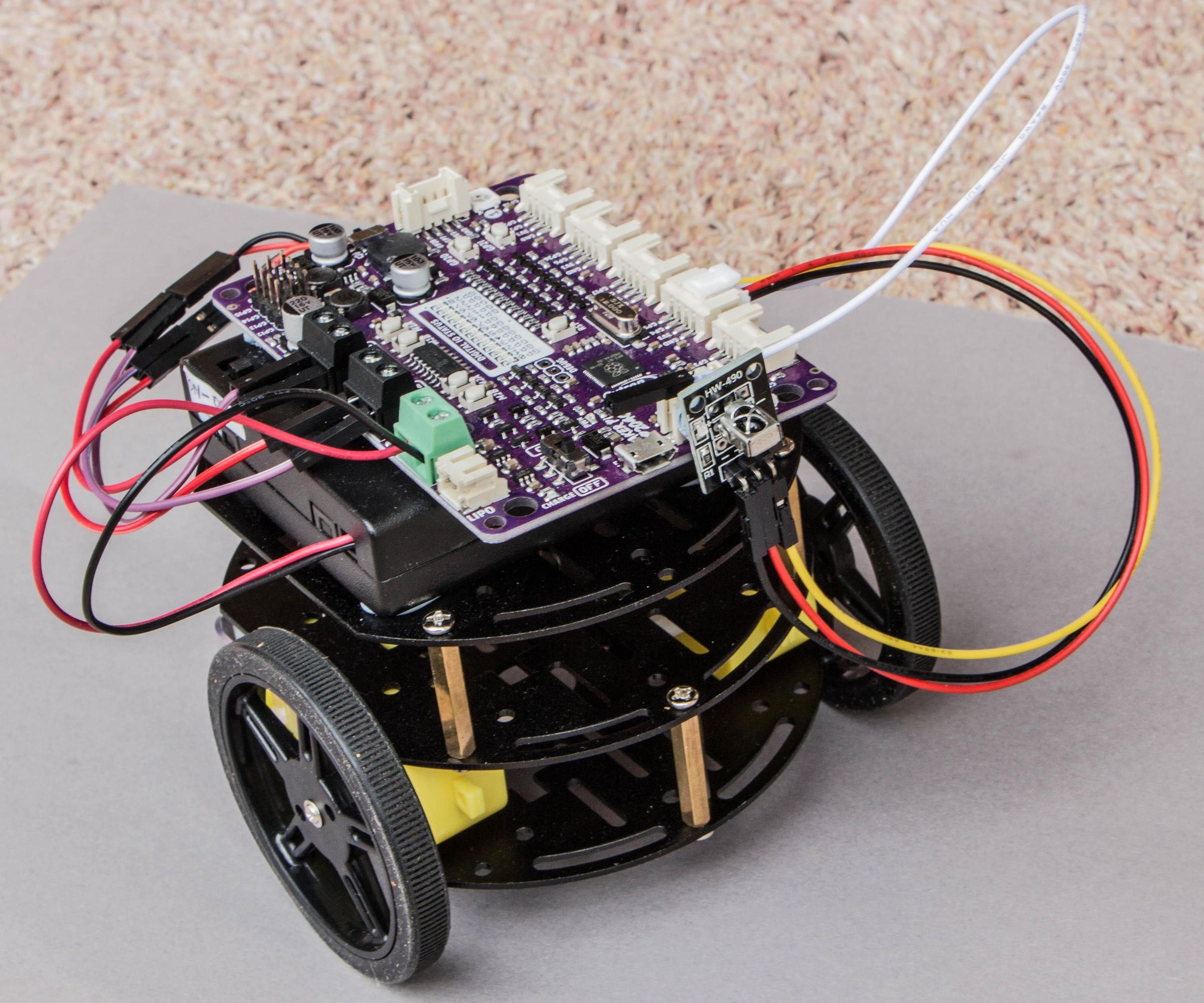 MAKER PI RP2040 Robot With IR-Control