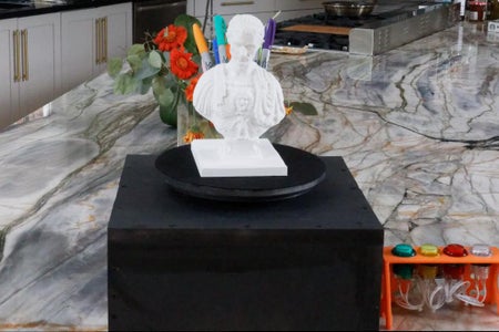 A Simple Rotating Stage for Photography or Display