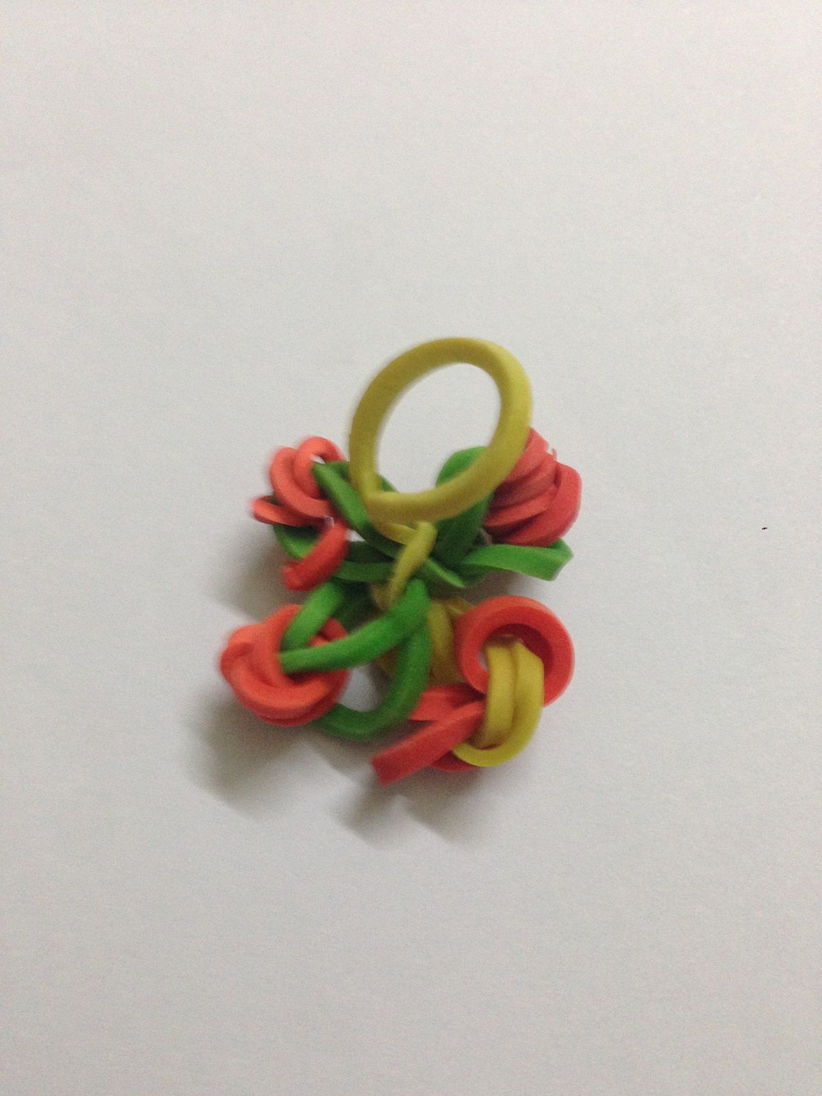 DIY Simple Rainbow Loom Flower Charm (Made With a Pen) 12 Steps