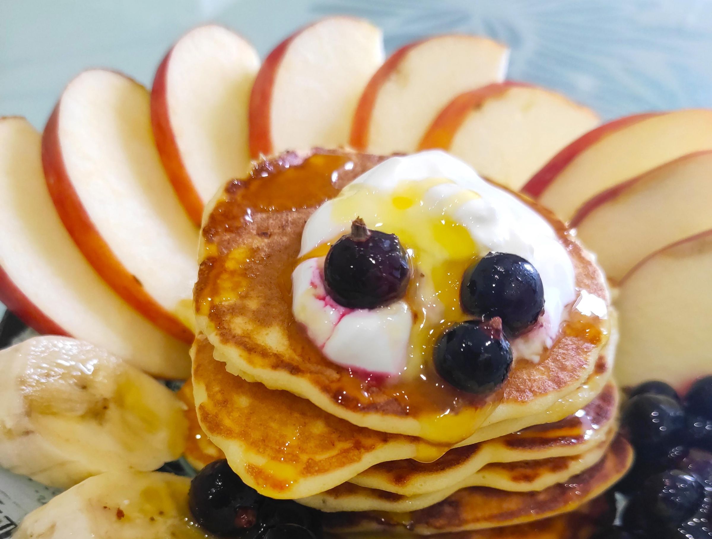 Pancakes With Ricotta and Fruit