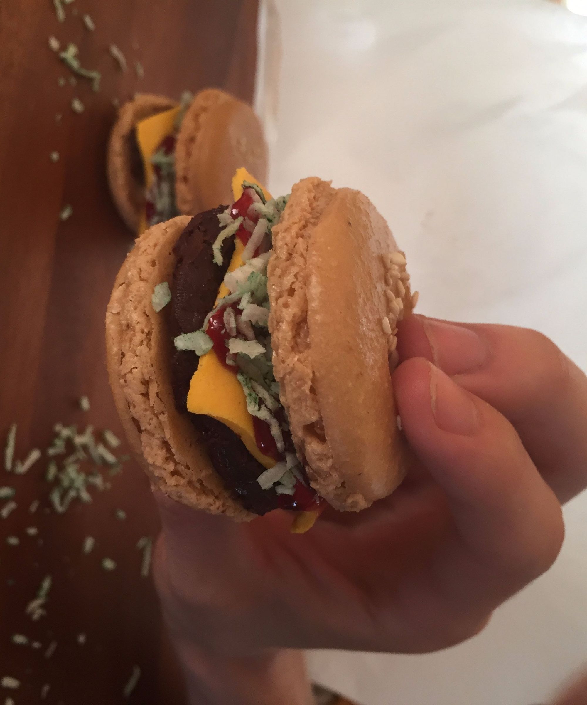 Macaron 'Cheeseburgers'