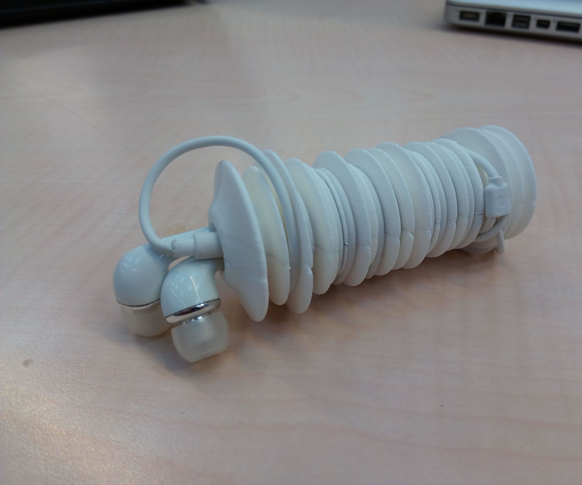 TfCD : How to Turn Your Personal Audiowave Into an Earphone Holder