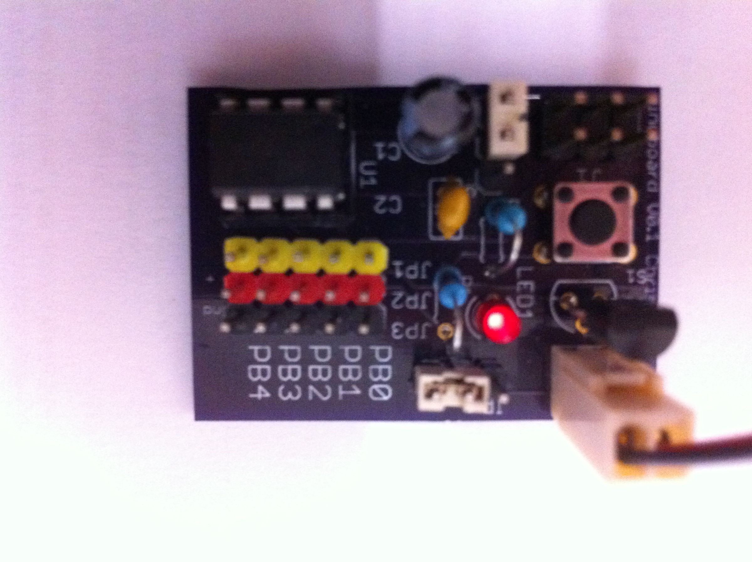 Mini Attiny board  *updated* with programmation