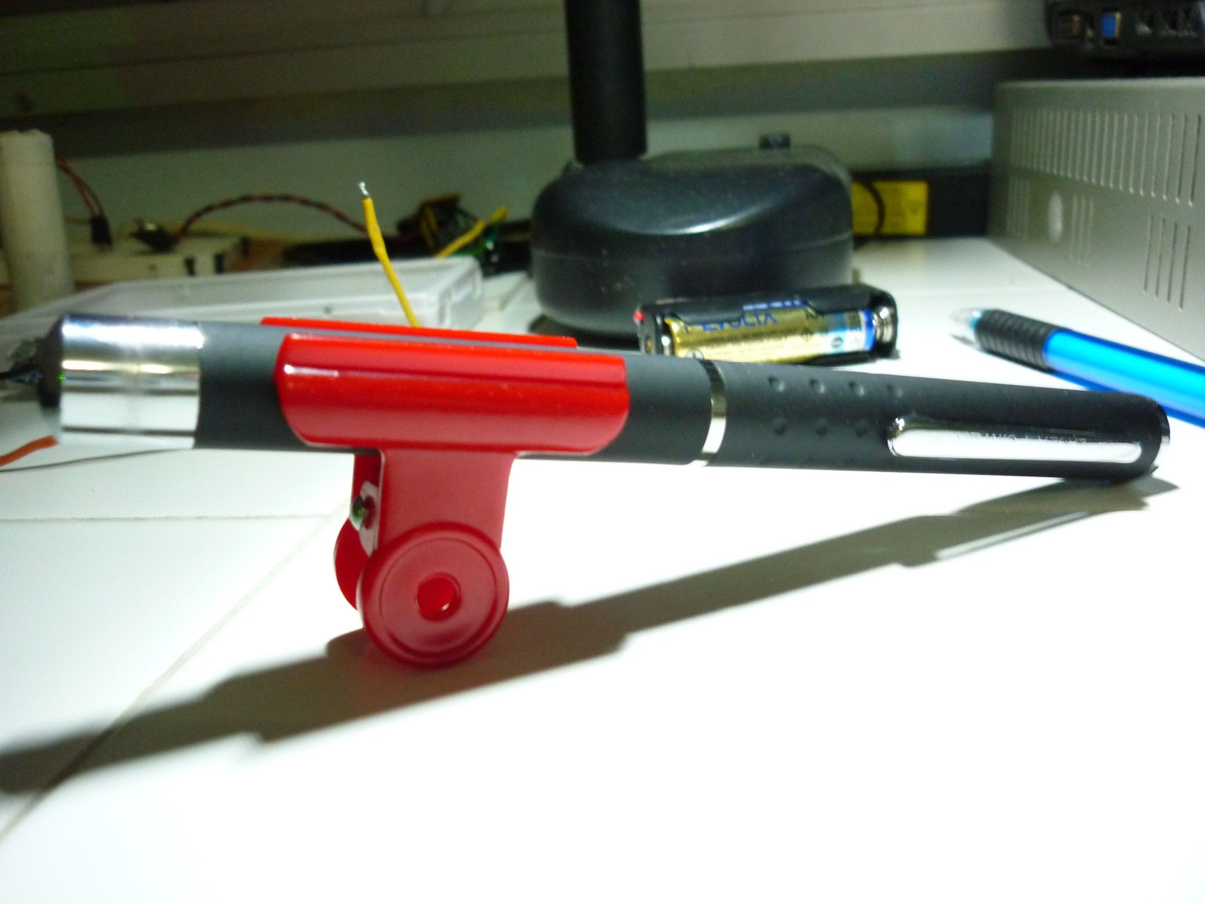 Keeping Your Laser Pointer on Easily (with Binder or Bulldog Clips) 3