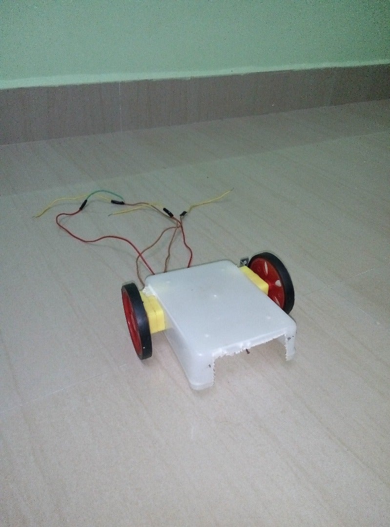 Simple Line Following Robot for Beginners : 3 Steps - Instructables