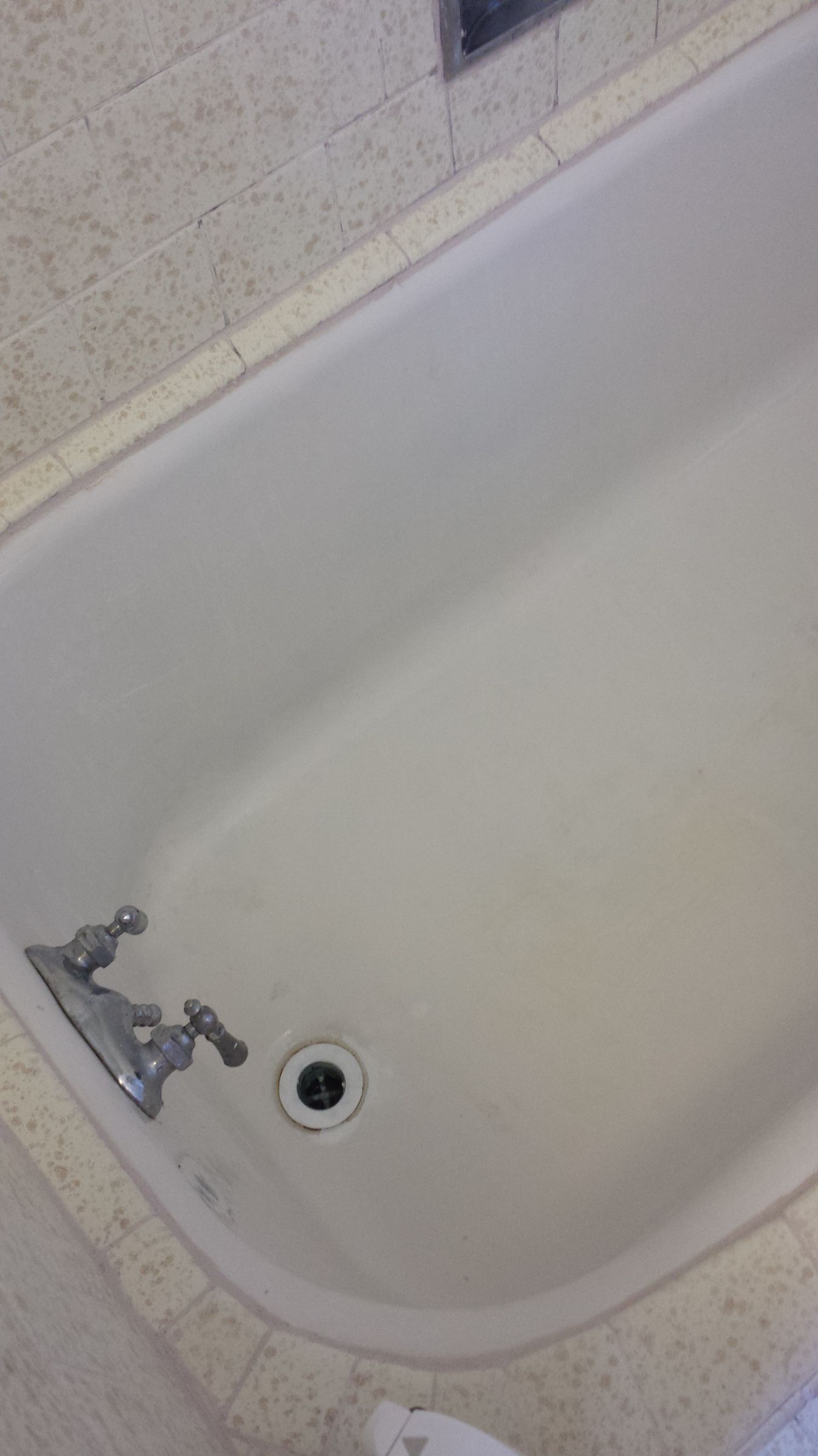 How to Turn Your Bleachstainedred Bathtub White Again 4 Steps (with