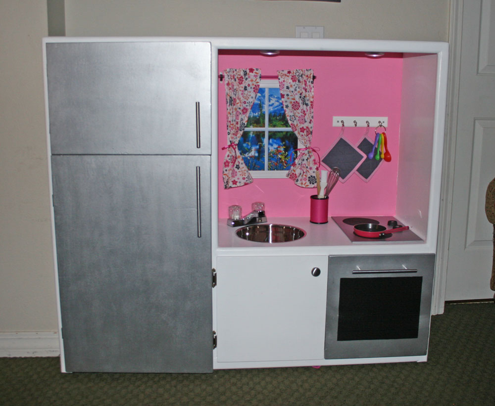 "Entertaining" Play Kitchen